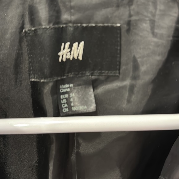 H&M quilted short spring jacket, great condition. Size 4 - Picture 2 of 6